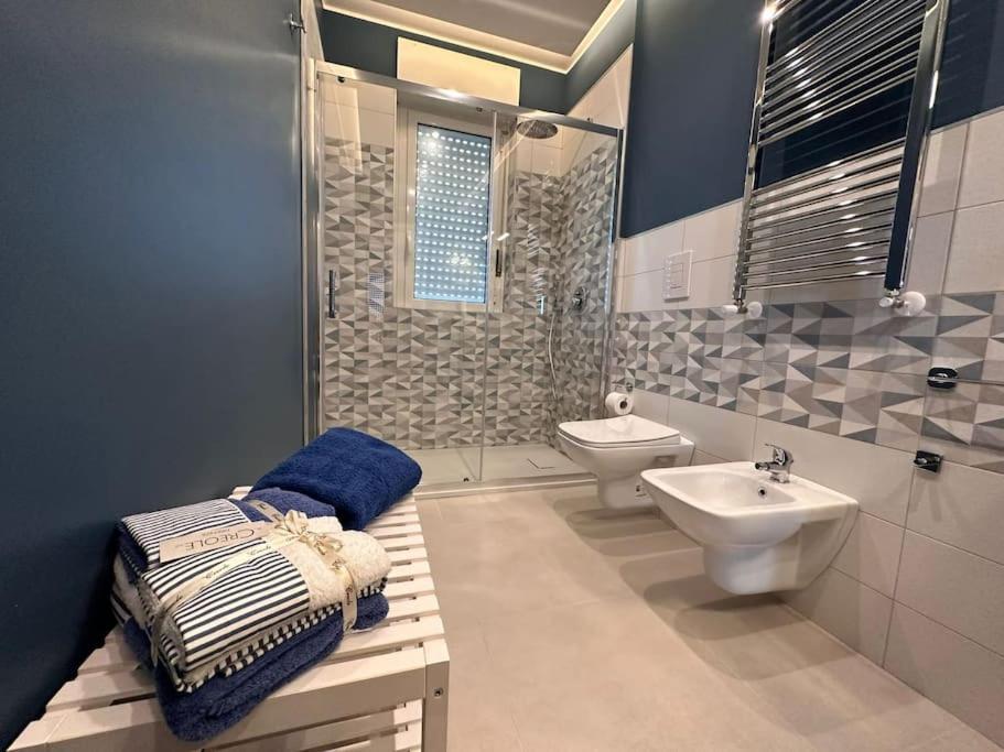 Faro Sul Mare Luxury Apartment - Zona Fiera บารี ภายนอก รูปภาพ