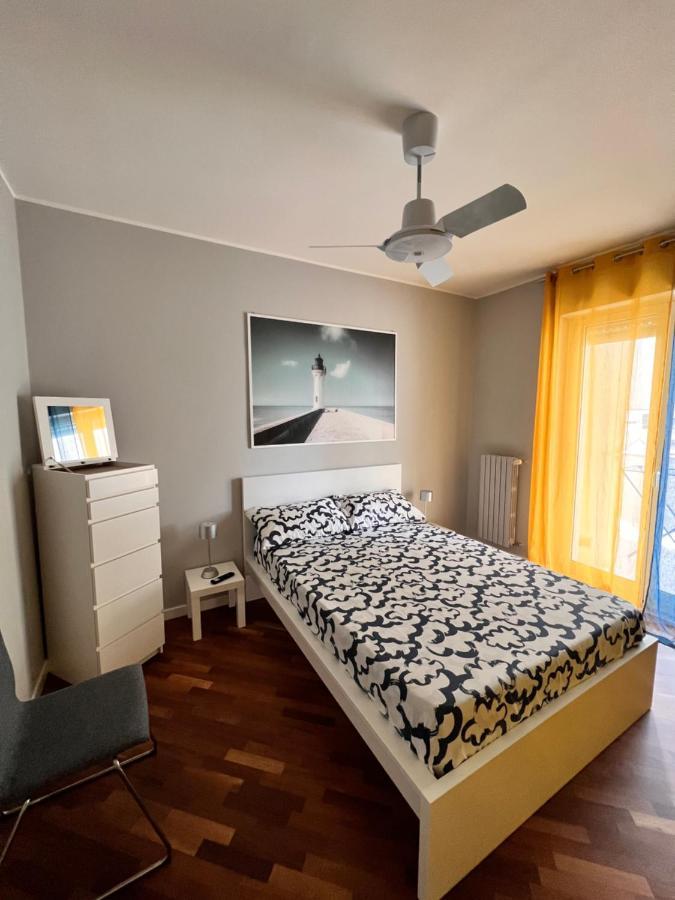 Faro Sul Mare Luxury Apartment - Zona Fiera บารี ภายนอก รูปภาพ