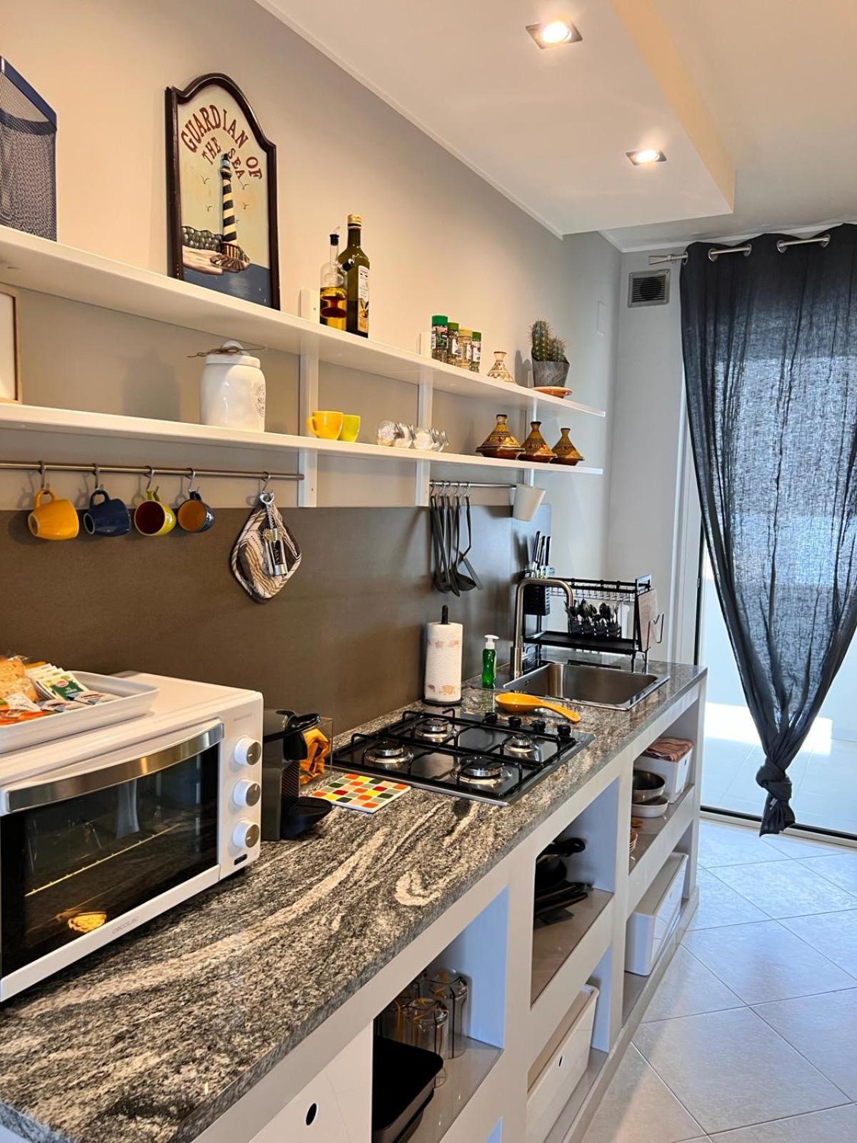 Faro Sul Mare Luxury Apartment - Zona Fiera บารี ภายนอก รูปภาพ