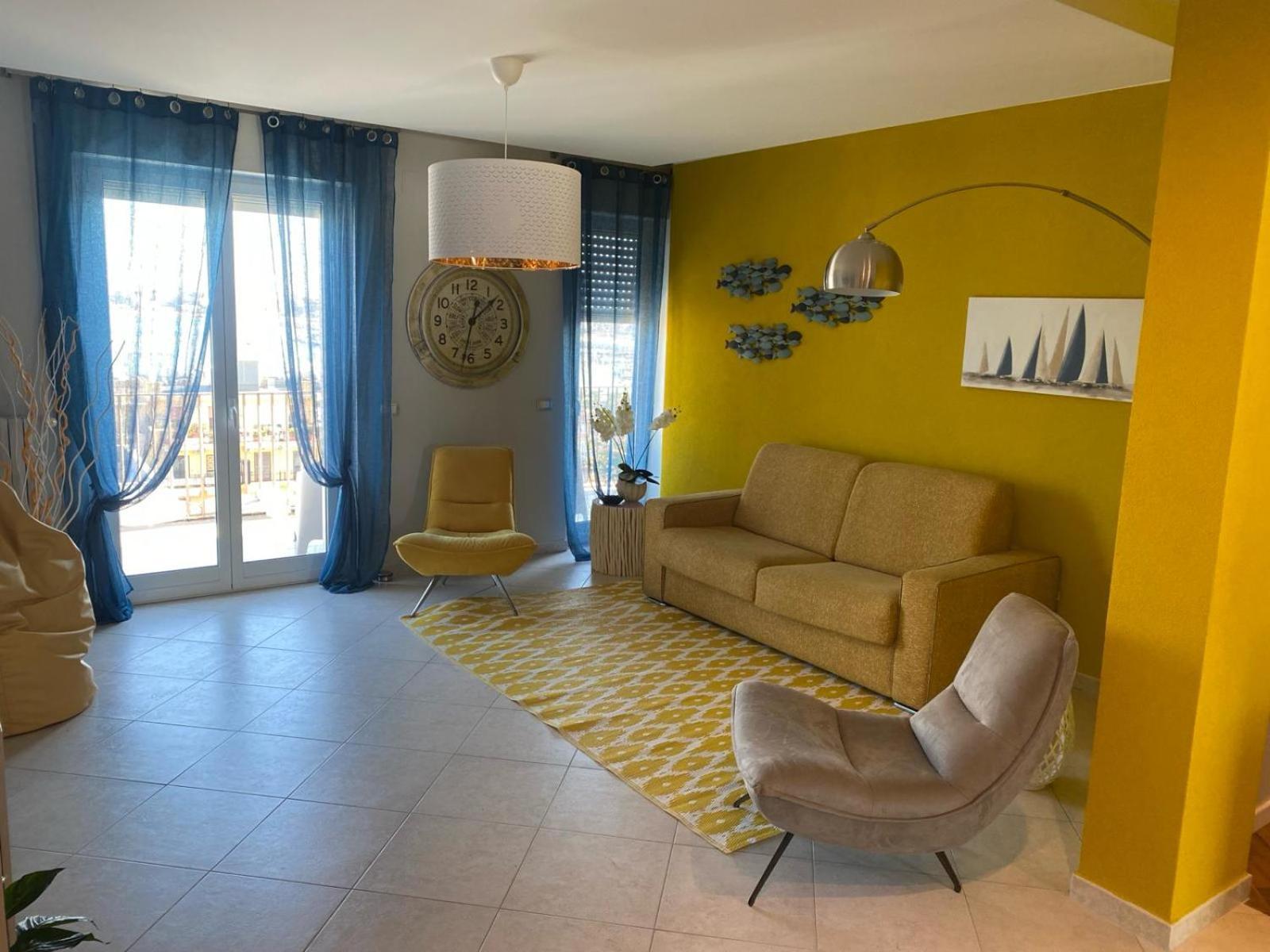 Faro Sul Mare Luxury Apartment - Zona Fiera บารี ภายนอก รูปภาพ