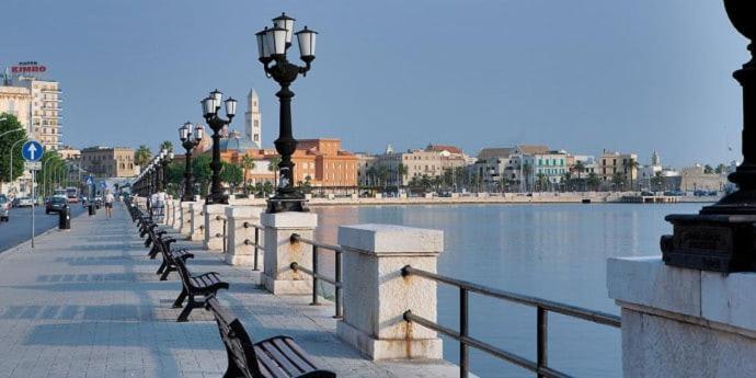Faro Sul Mare Luxury Apartment - Zona Fiera บารี ภายนอก รูปภาพ