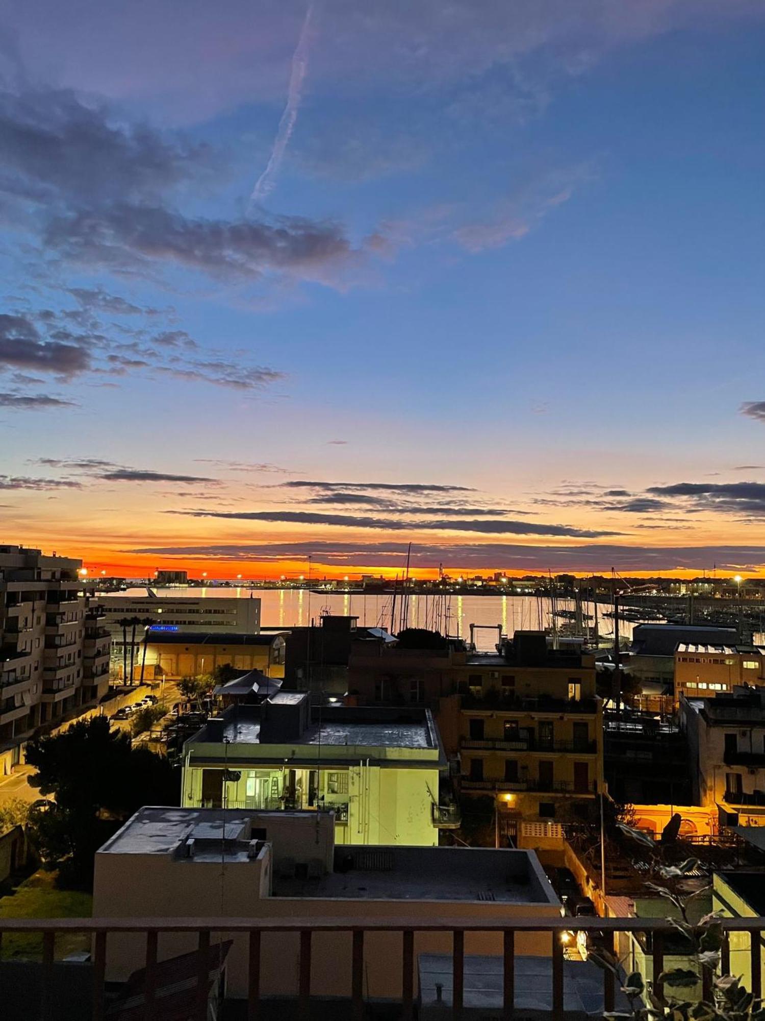 Faro Sul Mare Luxury Apartment - Zona Fiera บารี ภายนอก รูปภาพ